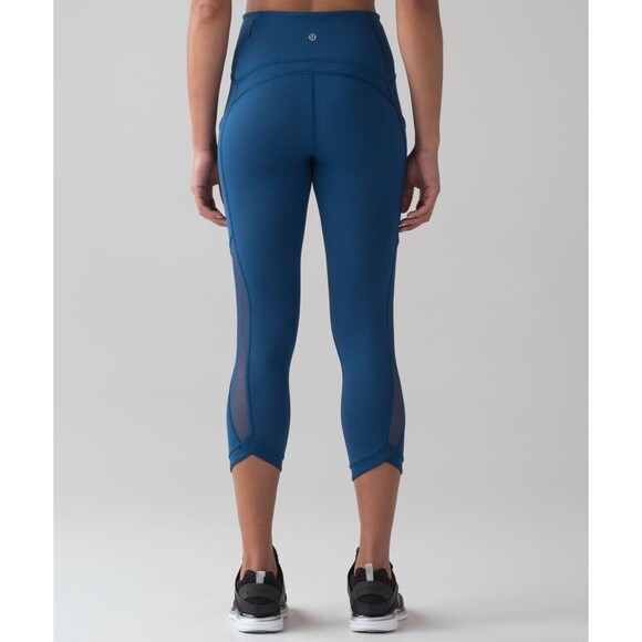 Lululemon Sole Training Crop Poseidon Size 4 - Picture 4 of 9